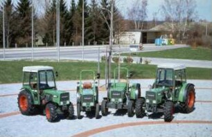 Fotografie: Allradtraktor, Sonderkulturen, Schmalspurtraktor