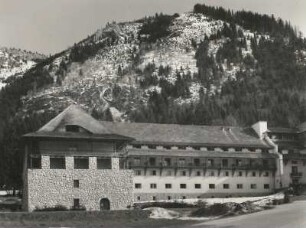 Poiana Brasov. Sporthotel gegen Postăvarul