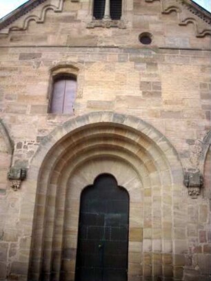 Heilsbronn - Refektorium-Traufseite - Nordostportal im Fokus