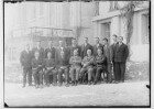 Männergruppe, im Hintergrund Handwerkskammer; Reihe sitzend, 3. von links: Direktor Anton Bumiller