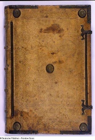 Spätmittelalterlicher Bucheinband mit Schweinsleder über Holzdeckeln. Mit Stempelprägung, Mittel- und Eckbeschlägen, vertikalen Auflegekanten und zwei Schließen. Um 1500. Dresden: SLUB Ink.3135