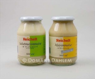 Zwei Gläser "Mayonnaise mit 80% und 50 % Pflanzenöl" der Firma "Reichelt"