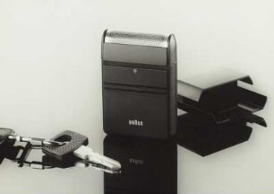 Braun Elektrorasierer "pocket battery" von Roland Ullmann