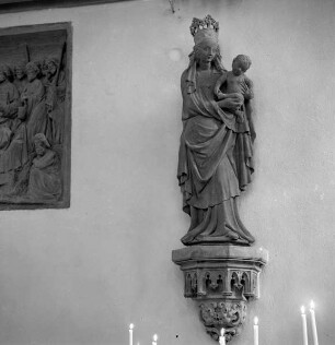 Trumeaufigur: Madonna mit dem Kind