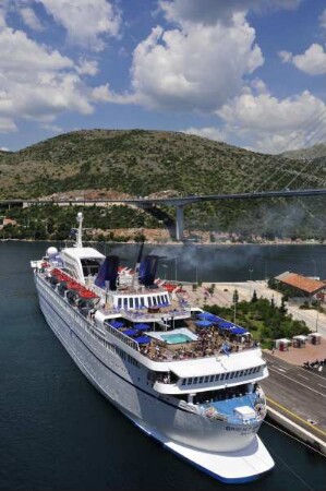Dubrovnik - Kreuzfahrtschiff im Hafen