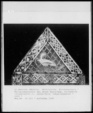 Reliquienschrein des Abtes Nanthelm (Nantelmus), Stirnseite I, Giebel: Johannesadler