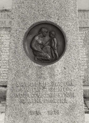 Denkmalanlage für die Opfer des 1. und 2. Weltkrieges : Denkmalanlage für die Opfer des 1. und 2. Weltkrieges (nach 1918). Medaillon. Panschwitz-Kuckau, Crostwitzer Straße