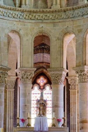 Frankreich. Auvergne. Allier. Saint Menoux. Kirche. 12 Jahrhundert. Blick Richtung Chor
