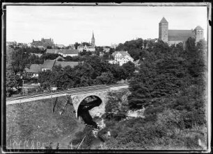 Rastenburg (Ketrzyn/Polen). Stadtansicht mit Eisenbahnlinie, Kirche und Ordensburg