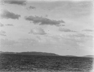 Hafenstadt : Blick vom Meer auf eine Hafenstadt