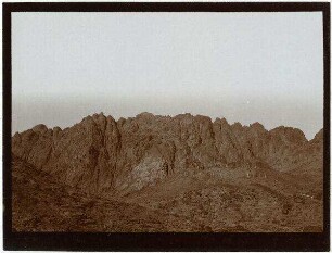 gebel [djebel, dschebel] es- sekk, westl. v. nördl. Ende des w. [wadi] er-raha [Gebel esch-schech (Großer Hermon)]1
