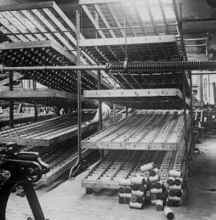 Kantenaufstellung : Technikgeschichte | Technologie | Fasern, Gespinste und Gewebe | Teppichweberei, Vereinigte Smyrna-Teppichfabriken AG, Cottbus | Jacquard-Teppiche