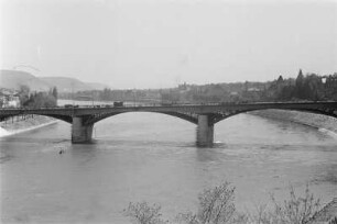 Rheinbrücke : Brücke über den Rhein.
