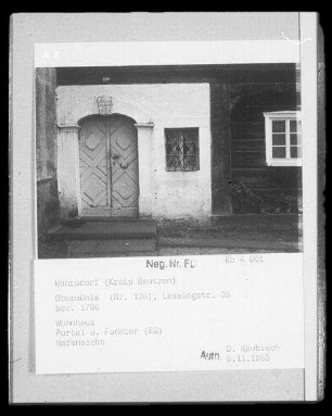 Sohland an der Spree-Wehrsdorf, Lessingstraße 35. Obermühle ((einst Nummer 136); bezeichnet 1786). Wohnhaus (Umgebindehaus). Portal und Fenster (Erdgeschoss). Hofansicht