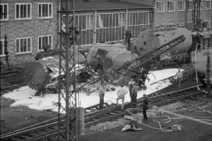 Ölunfall durch Entgleisung dreier Tankwagen eines Güterzugs am Rangierbahnhof bei der Wolfartsweierer Brücke
