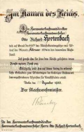 Urkunde zur Versetzung eines Beamten in den Ruhestand mit Unterschrift (Faksimile?) von Reichswehrminister Blomberg