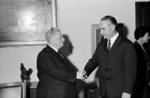 Freiburg: Regierungspräsidium Südbaden; Schreibtischübergabe, Regierungspräsident Dichtel an Regierungspräsident Person