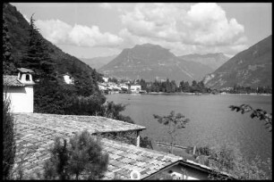 Melide: Luganer See, Vordergrund Dach mit Monte Bre