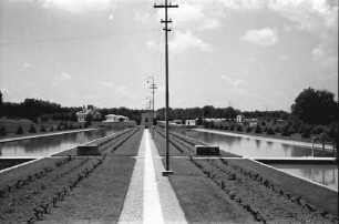 Bukarest: Wasserwerk, Weg zwischen Bassins