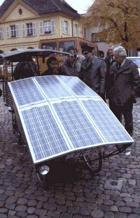 Freiburg: Münsterplatz; Solar-Autos, "Stromer"; mit Solarzellen