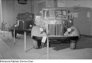 Sowjetische LKW auf der Leipziger Herbstmesse 1954