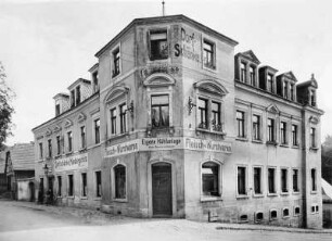 Gorbitz (Dresden-Gorbitz), Uthmannstraße 18. Wohnhaus mit Dorfschänke Niedergorbitz und Fleischerei. Eckansicht