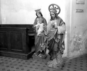 Statuen der heiligen Madonna und des Christus