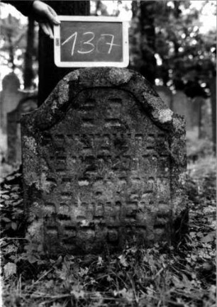 Grabstein 137 [Nir S. 112 Nr. 11.24]