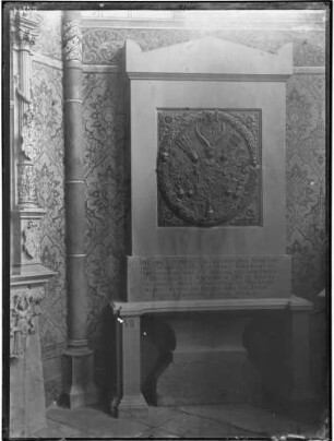 Baden-Baden Stiftskirche Grabplatte mit Wappentafel aus Bronze Markgraf Edward Fortunat (gestorben 1600)