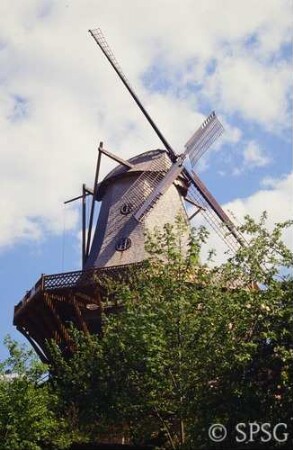 Potsdam, Park Sanssouci, Nördliches Sanssouci, Mühlenareal, Historische Mühle.