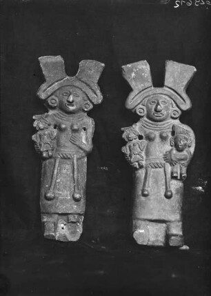 Tonfiguren einer weibliche Göttin