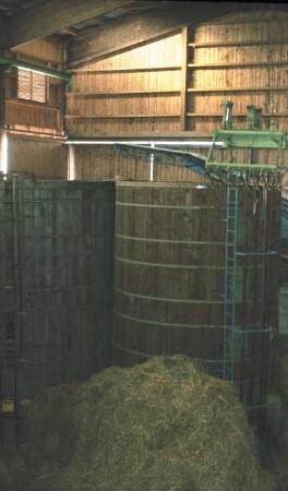 Fotografie: Ein- und Auslagerungstechnik, Hochsilo, Greiferanlage, Greiferhalle