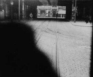 Eisenbahnunterführung (Szene aus einem Dokumentarfilm)