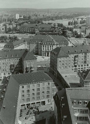Dresden. Blick vom Rathausturm nach Nordosten über die Wohnblöcke an der Ernst-Thälmann-Straße und das Landhaus zum Albertinum