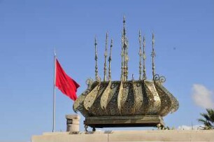 Gedenkstätte in Rabat : Blick auf einen Schmuckaufsatz vor dem Mausoleum für König Mohammed V. in Rabat, aufgenommen am 06.11.2008
