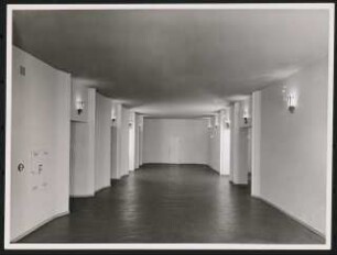Stadttheater, Bremerhaven: seitlicher Wandelgang Eingangsfoyer