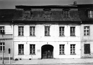 Luckau, Hauptstraße 21. Wohnhaus. Straßenfront