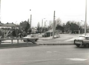Dresden-Löbtau. Willi-Ermer-Platz/Weißeritzbrücke. Blick nach West auf die Baustelle "Verlängerung Nossener Brücke"