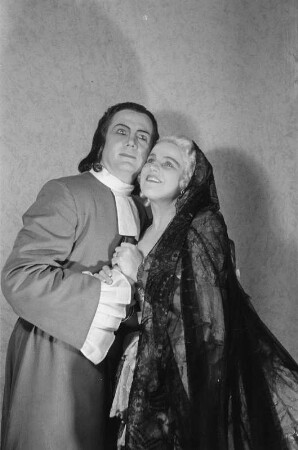 Szenenbilder aus der Oper "Manon" von Jules Massenet in der Deutschen Staatsoper Berlin : Szene mit Irma Beilke als Manon