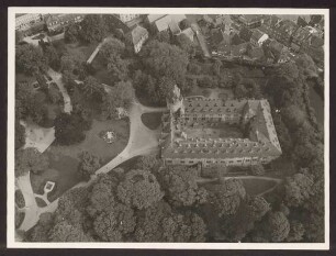 Blick auf den Schlossplatz mit Schlossanlage. Detmold, Schlossplatz