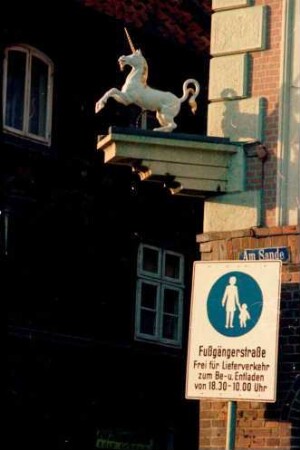 Lüneburg: Am Sande, Einhorn an der Ecke, mit Fußgängerstraße