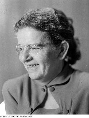 Porträt Frau mit Brille