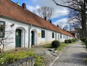 Ahrensburg: Gottesbuden: südliche Reihe: Südseite der Häuserzeile