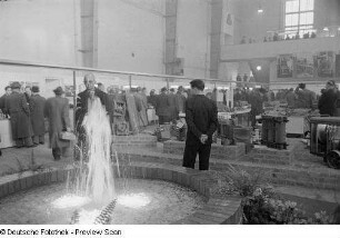 Springbrunnen in einer Ausstellungshalle
