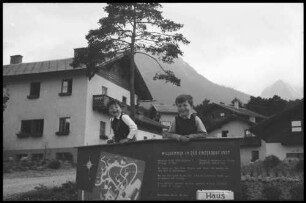 Imst: SOS Kinderdorf, Kinder auf Tafel