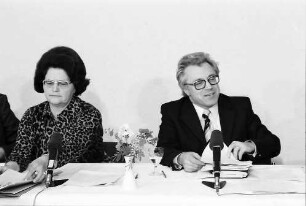 Freiburg: Hotel Stadt Freiburg; Pressekonferenz betr. Atomkraftwerk Wyhl; Wirtschaftsminister Eberle und Sozialministerin Frau Griesinger