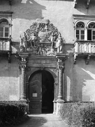 Spittal an der Drau. Schloss Porcia (1501/1600). Nordportal