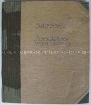 Buch mit handschriftlichen Aufzeichnungen von einer Antifa-Schulung in einem sowjetischen Kriegsgefangenenlager
