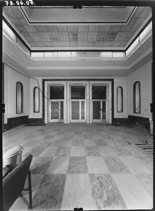 Karl-Marx-Stadt (Chemnitz), Theaterplatz 4. Interhotel "Chemnitzer Hof" (1930; H. Straumer). Foyer