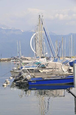 Lausanne - Segelboote : Sportboote liegen im Hafen Ouchy am Genfer See. Aufgenommen in Lausanne am 18. Mai 2010